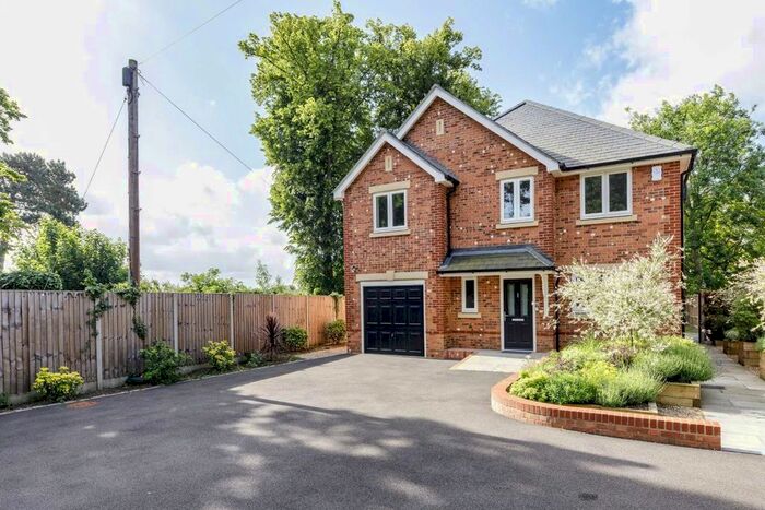 4 Bedroom Detached House To Rent In Lower Hampton Road, Sunbury-On-Thames, TW16