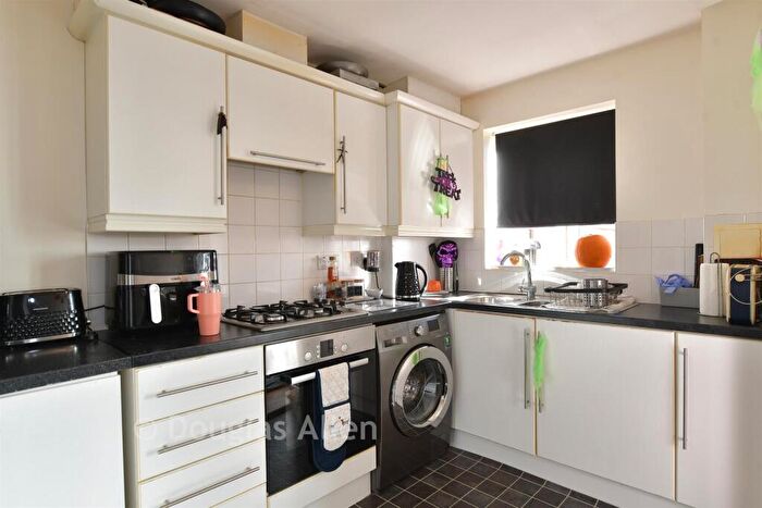 1 Bedroom Flat For Sale In Brocket Way, Chigwell, Essex, IG7