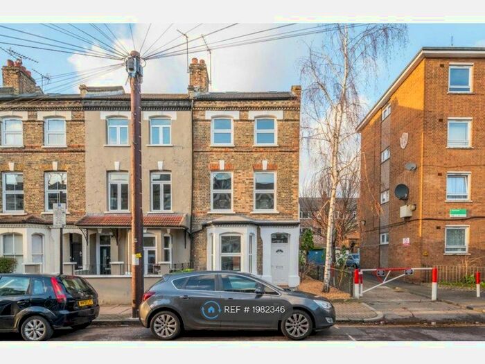 5 Bedroom Semi-Detached House To Rent In London, London, N7