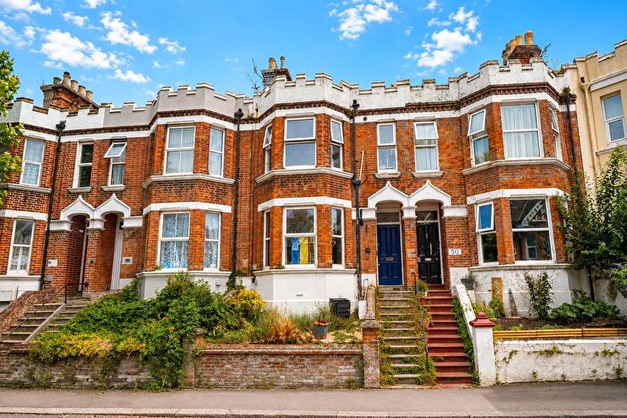 2 Bedroom Flat For Sale In Milward Road, Hastings, TN34