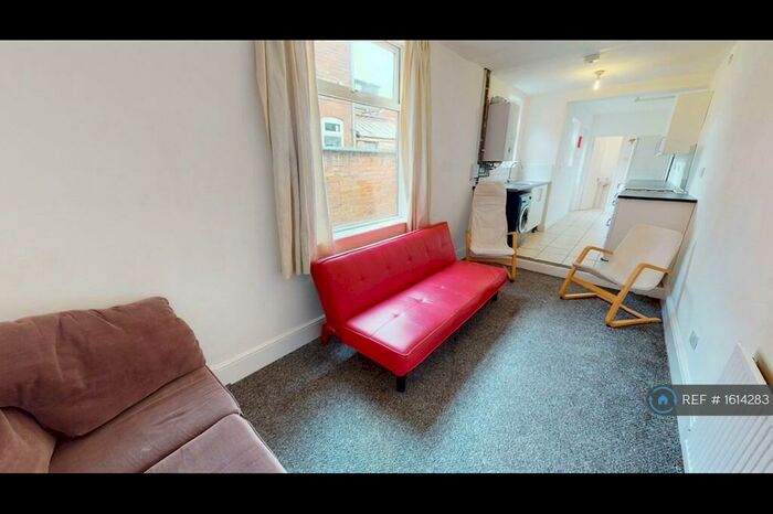 5 Bedroom Terraced House To Rent In Welford Road, Leicester, LE2