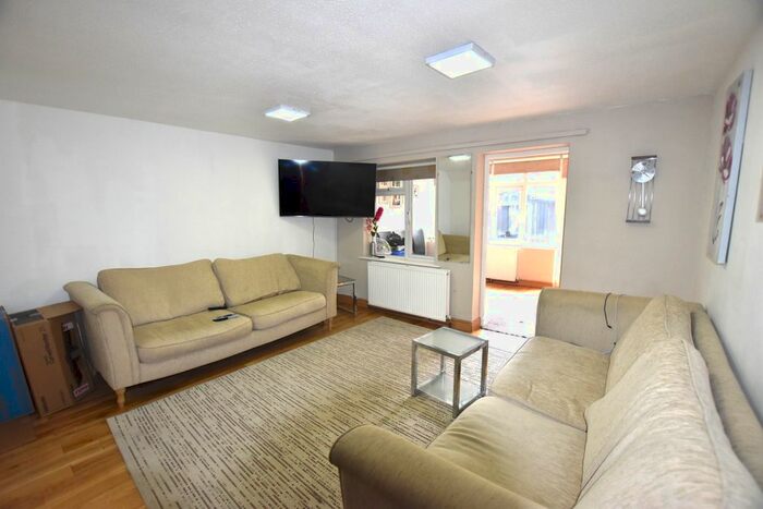 3 Bedroom Town House To Rent In Albion Mews, Hammersmith, W6