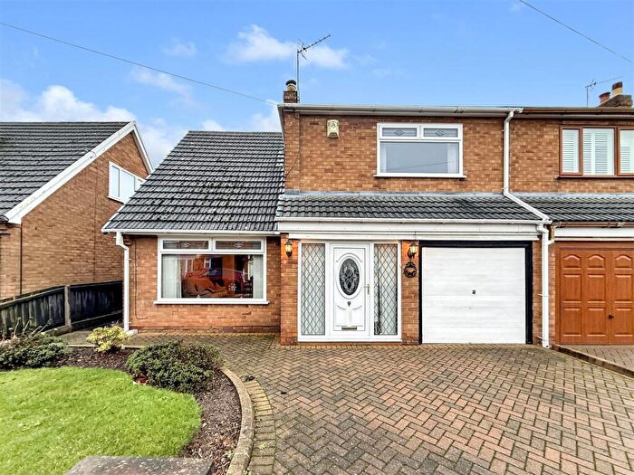 3 Bedroom Semi-Detached House For Sale In Sunningdale Drive, Heswall, Wirral, CH61