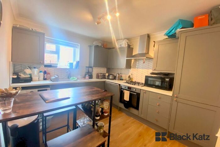 2 Bedroom Flat To Rent In Brixton Hill, London, SW2