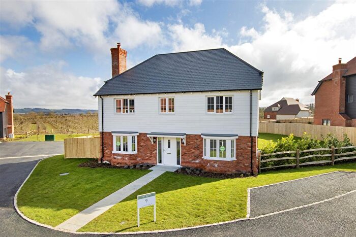 4 Bedroom Detached House For Sale In Home Henshaw Place, Egerton, TN27