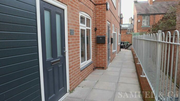 1 Bedroom Flat To Rent In Market Place, Willenhall, WV13