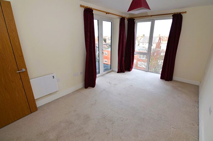 1 Bedroom Flat For Sale In Hamilton Gardens, Felixstowe, IP11