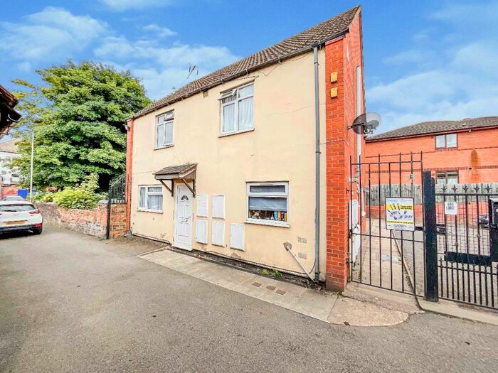 Studio To Rent In The Clusters, Mitre Road, Stourbridge, DY9