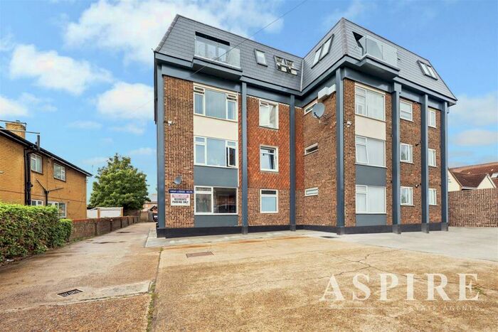 2 Bedroom Flat To Rent In High Road, Benfleet, SS7