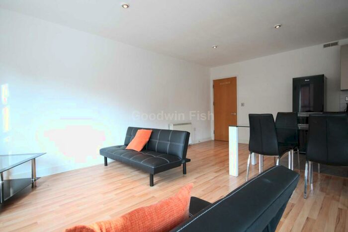 3 Bedroom Apartment To Rent In City Point, Chapel Street, Salford, M3