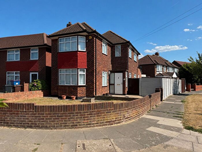 3 Bedroom Detached House For Sale In Pegg Road, Hounslow, TW5
