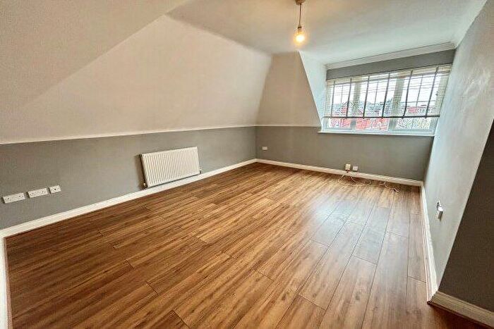 2 Bedroom Flat To Rent In Sable Court, Bournemouth, BH5