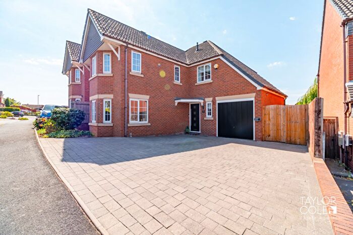 4 Bedroom Detached House For Sale In Peel Drive, Wilnecote, Tamworth, B77