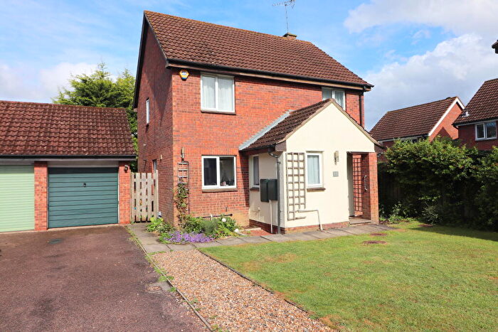 4 Bedroom Detached House For Sale In Leamington Road, Barton Hills, Luton, LU3