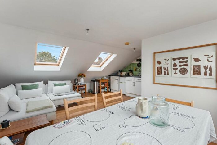 2 Bedroom Flat To Rent In Mortimer Road, Kensal Rise, NW10