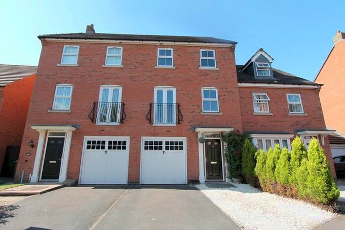 4 Bedroom Town House To Rent In Dalton Road, Hamilton, Leicester, LE5