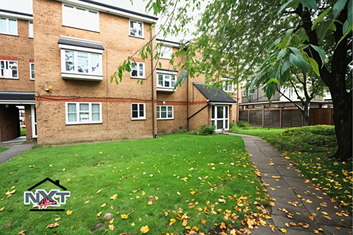1 Bedroom Flat For Sale In Ruckholt Road, Leyton, E10