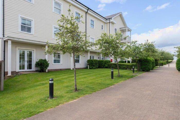 1 Bedroom Flat For Sale In Sherbrooke Way, Worcester Park, KT4