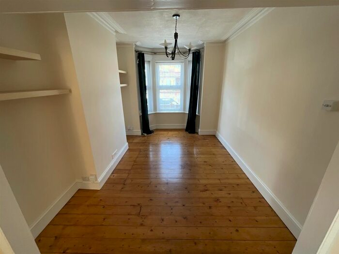 3 Bedroom Terraced House To Rent In Salisbury Road, Reading, RG30