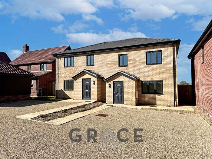 3 Bedroom Semi-Detached House For Sale In Combs, IP14