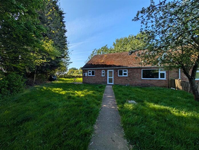 4 Bedroom Semi-Detached Bungalow To Rent In Caenby Cliff, Market Rasen, LN8