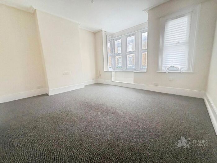 3 Bedroom Apartment To Rent In Lower Addiscombe Road, Croydon, CR0