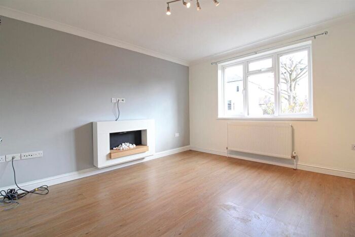3 Bedroom Flat To Rent In Fairview, Cheltenham, GL52
