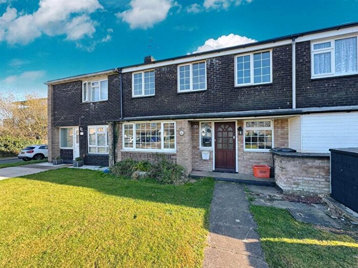3 Bedroom Terraced House For Sale In Byfletts, Basildon, SS16