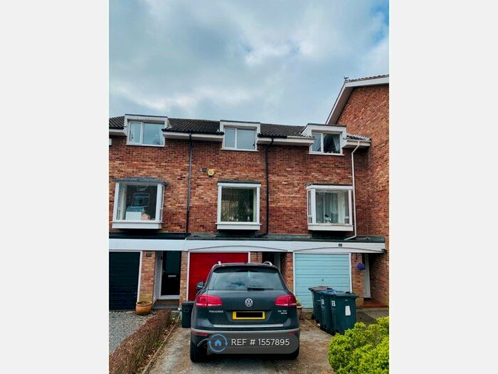 3 Bedroom Terraced House To Rent In Linnet Close, Birmingham, B30
