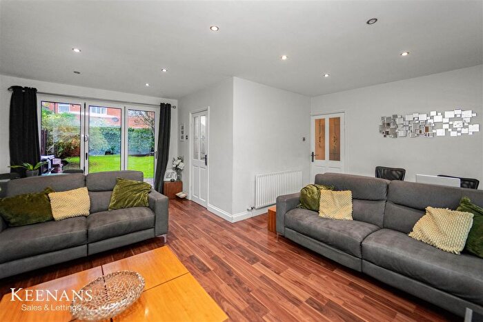 3 Bedroom Semi Detached House For Sale In Walmersley Old Road, Bury, BL9