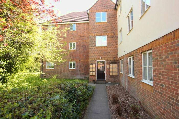 2 Bedroom Flat For Sale In Gisburne Way, Watford, WD24