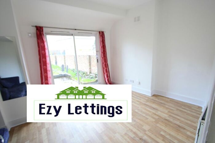 Studio To Rent In Waddon New Road, Croydon, CR0