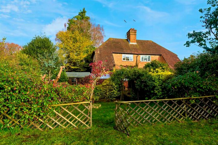 3 Bedroom Semi-Detached House To Rent In School Hill, Seale, GU10