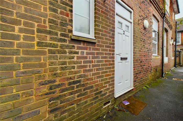 1 Bedroom Apartment To Rent In Cantelupe Road, East Grinstead, West Sussex, RH19