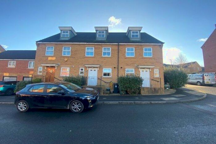 3 Bedroom Property To Rent In Lintham Drive, Bristol BS15