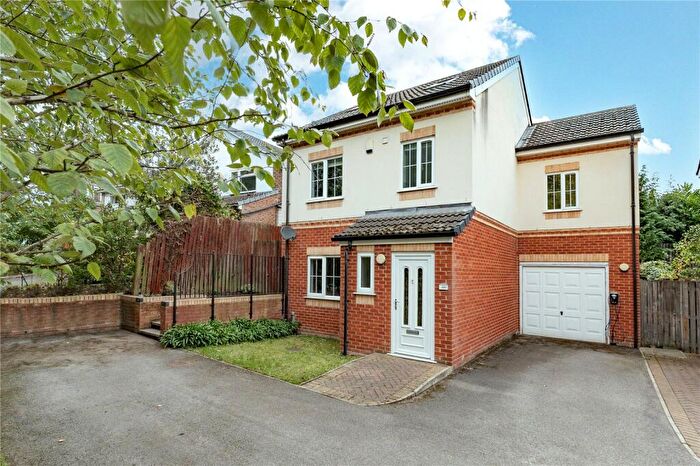 4 Bedroom Detached House For Sale In Hall Lane, Horsforth, Leeds, West Yorkshire, LS18