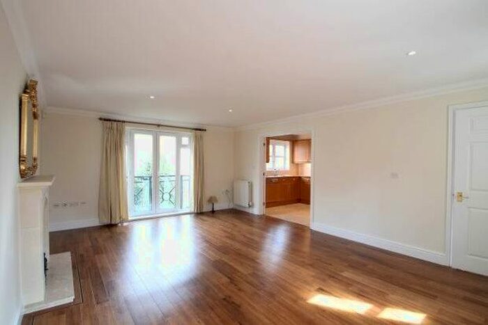 3 Bedroom Town House To Rent In Langham Park Place, Bromley, BR2