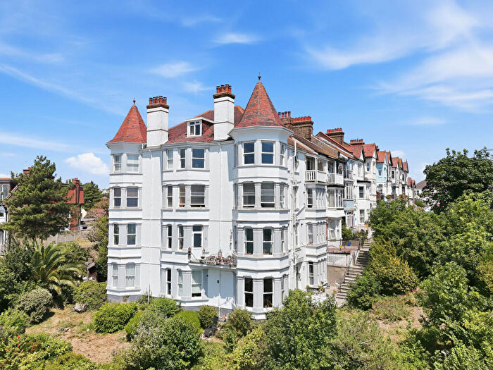 2 Bedroom Flat For Sale In San Remo Parade, Westcliff-on-sea, SS0
