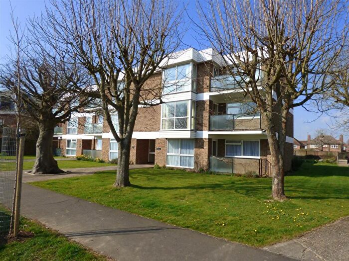 2 Bedroom Apartment To Rent In Redwood Court, St Floras Road, Littlehampton, BN17