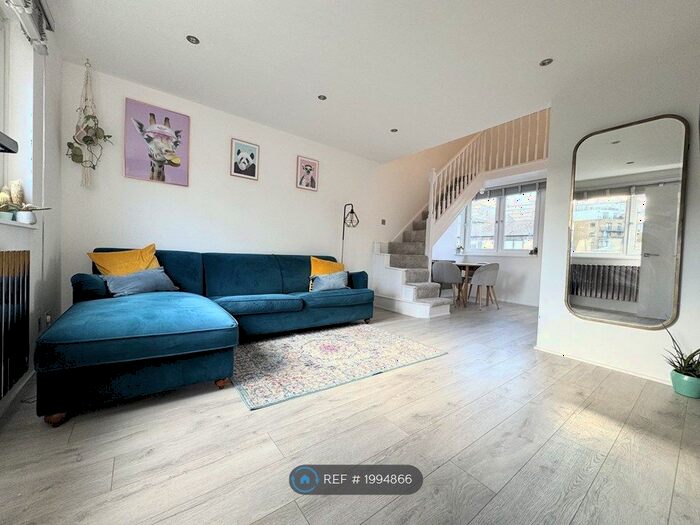 1 Bedroom Maisonette To Rent In East Smithfield, London, E1W