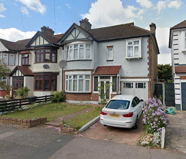 3 Bedroom Terraced House To Rent In Lincoln Gardens, IG1