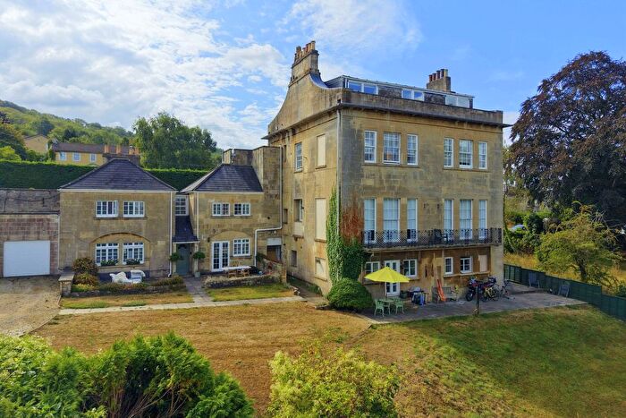 2 Bedroom Flat For Sale In Warminster Road, Bath, BA2