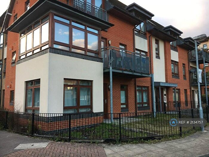 2 Bedroom Flat To Rent In Iona Court, Edgware, HA8