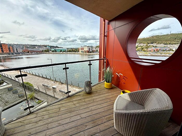 2 Bedroom Flat For Sale In South Quay Kings Road, Marina, Swansea, SA1