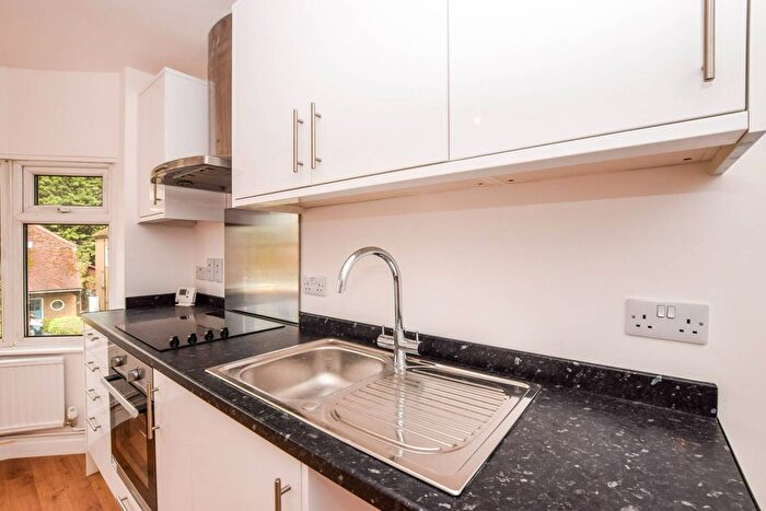 2 Bedroom Flat To Rent In Cedar Walk, Hemel Hempstead, HP3