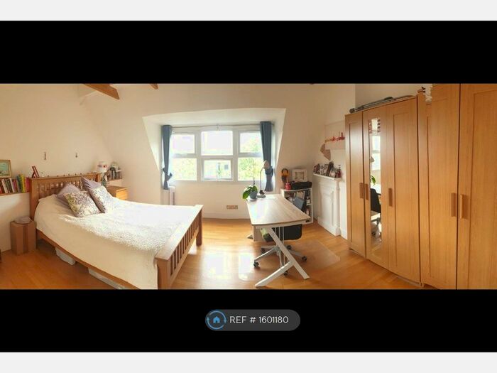 2 Bedroom Flat To Rent In Chiswick High Road, London, W4