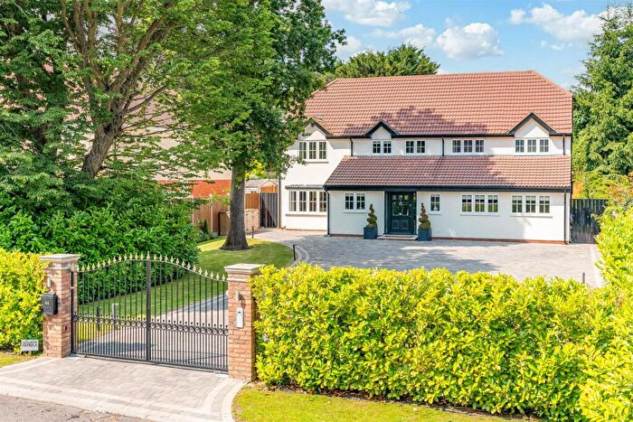 6 Bedroom Detached House For Sale In Longaford Way, Hutton Mount, Brentwood, CM13