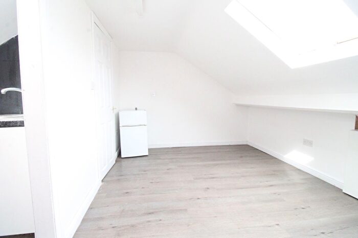 Barn Conversion To Rent In Dunstable Road, Luton, LU1