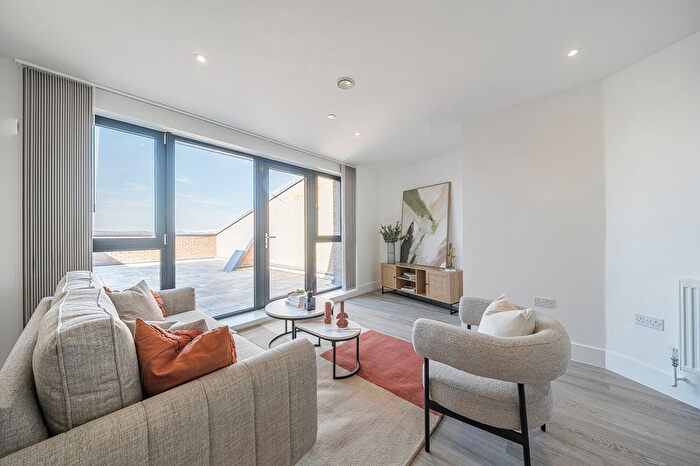 2 Bedroom Flat To Rent In Medway Street, Chatham, ME4