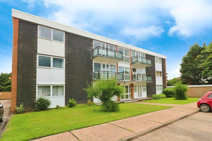 2 Bedroom Flat To Rent In West End Lane, Stoke Poges, SL2